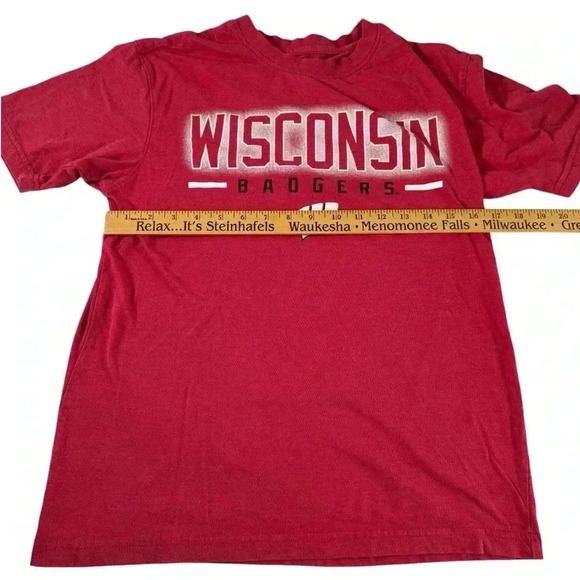 University of Wisconsin NCAA Campus Heritage - Red Short Sleeve T-Shirt Size S - Picture 4 of 7